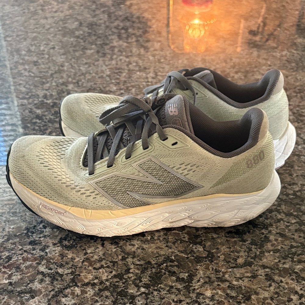 New Balance Women’s 880 Light Gray/Mint Athletic Sneakers